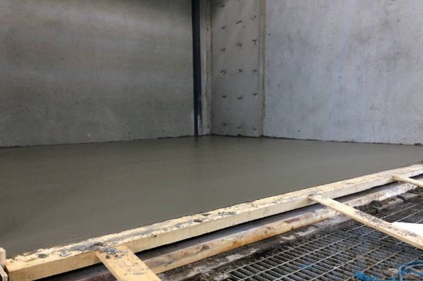 Biovoimalan betonilattia