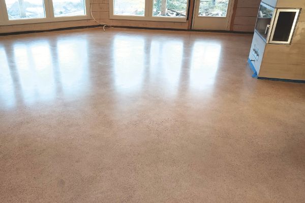 Asuinrakennuksen kiiltolattia